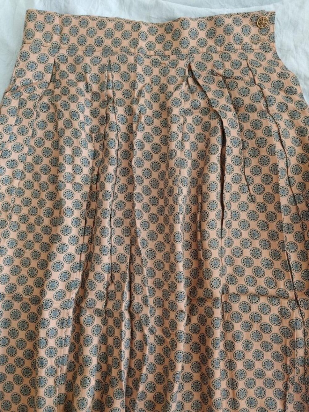 Vintage Chaus Size 12 Pleated 100% Rayon Medallion Pattern Skirt